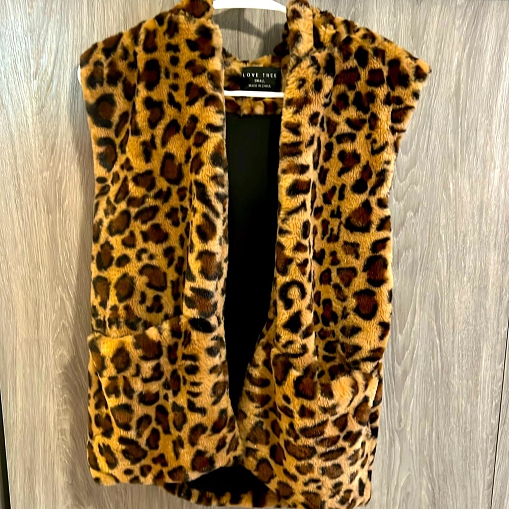Love Tree Hooded Leopard Faux Fur Vest